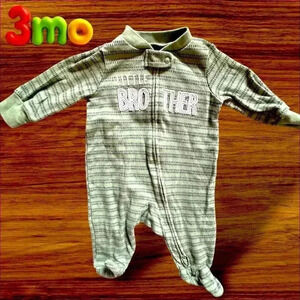 Like new. 3mo Carter’s Two Way zip “Little Brother” footie. Discount w bundle!